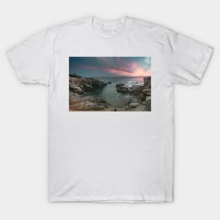 Beavertail Lighthouse sunset over ocean in Jamestown, Rhode Island T-Shirt